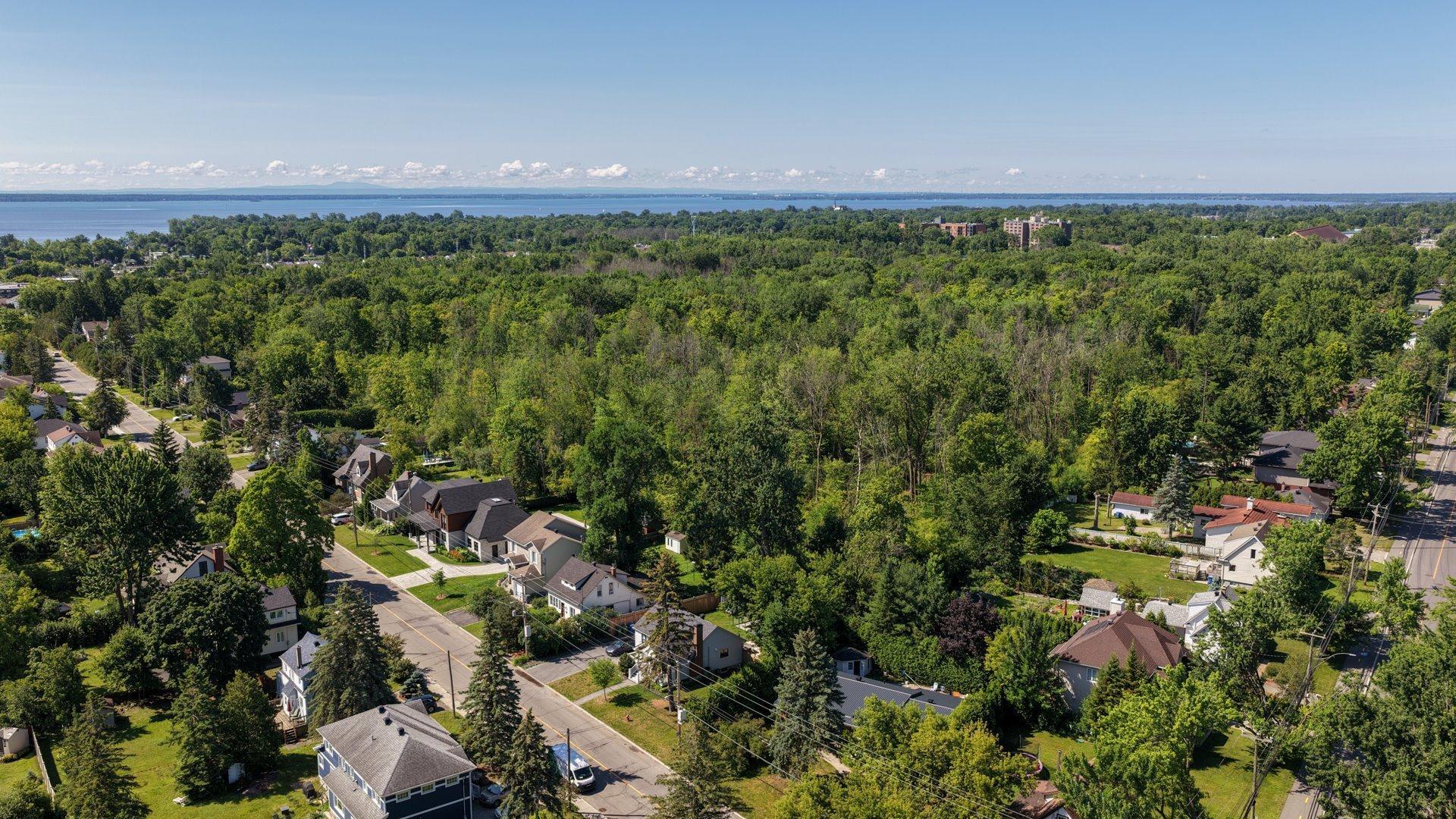 









22


Av. Circle

,
Pointe-Claire,




QC
H9R1X1

