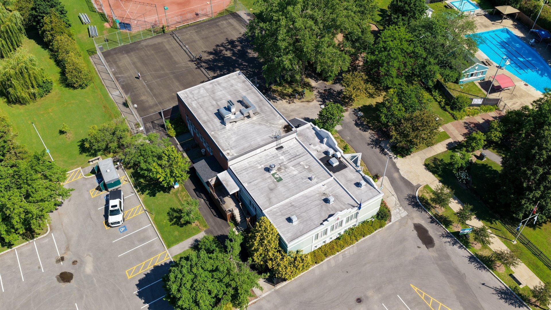 









22


Av. Circle

,
Pointe-Claire,




QC
H9R1X1

