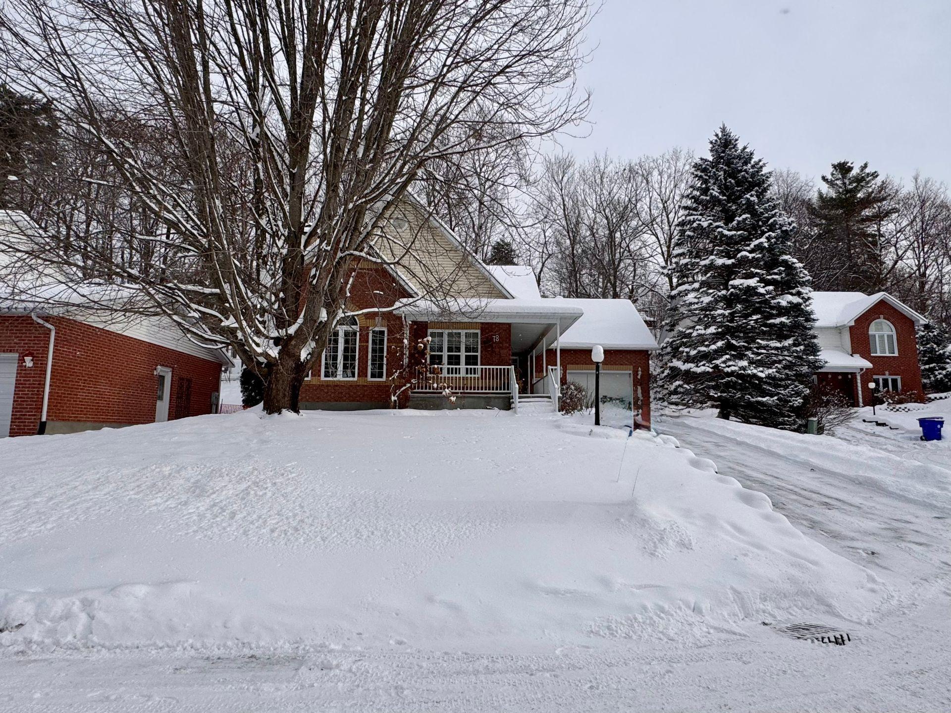 









78


Rue du Père-Bériault

,
Gatineau (Gatineau),




QC
J8V1N2

