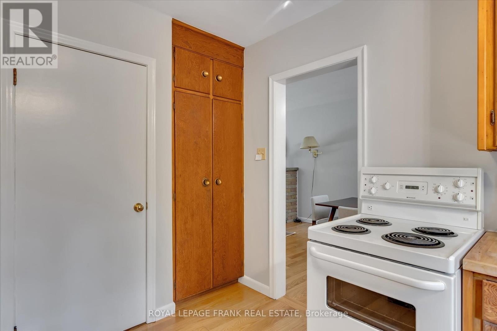 












976 GLEBEMOUNT CRESCENT

,
Peterborough North (Central),




Ontario
K9H6L9

