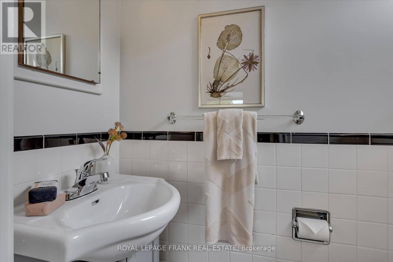 












976 GLEBEMOUNT CRESCENT

,
Peterborough North (Central),




Ontario
K9H6L9

