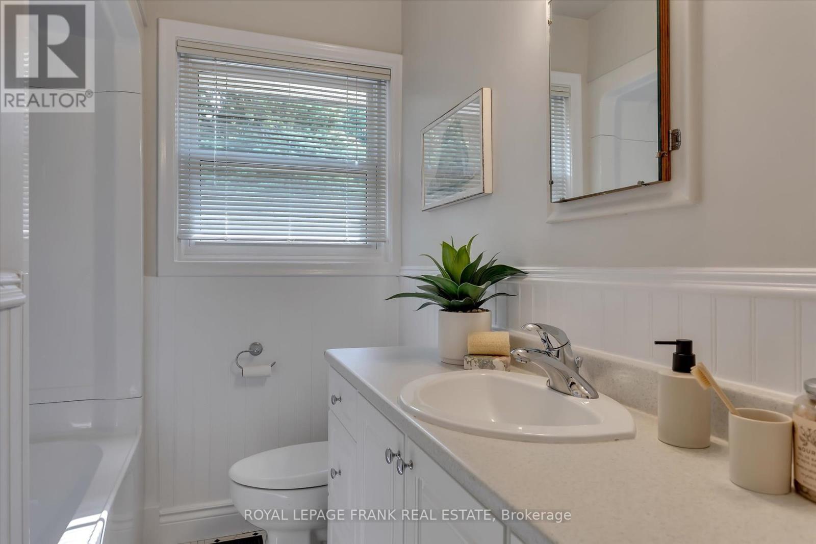 












976 GLEBEMOUNT CRESCENT

,
Peterborough North (Central),




Ontario
K9H6L9

