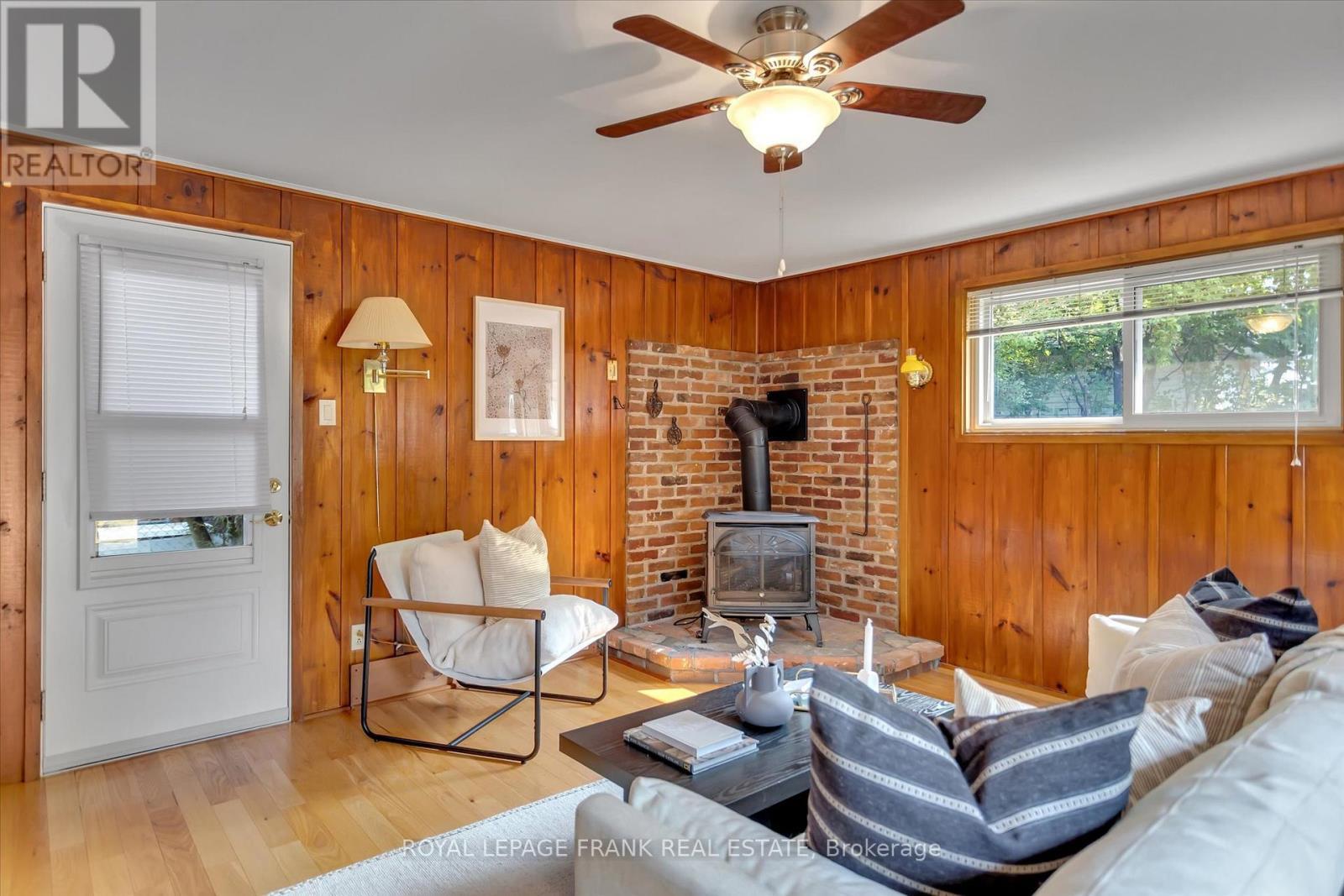 












976 GLEBEMOUNT CRESCENT

,
Peterborough North (Central),




Ontario
K9H6L9


