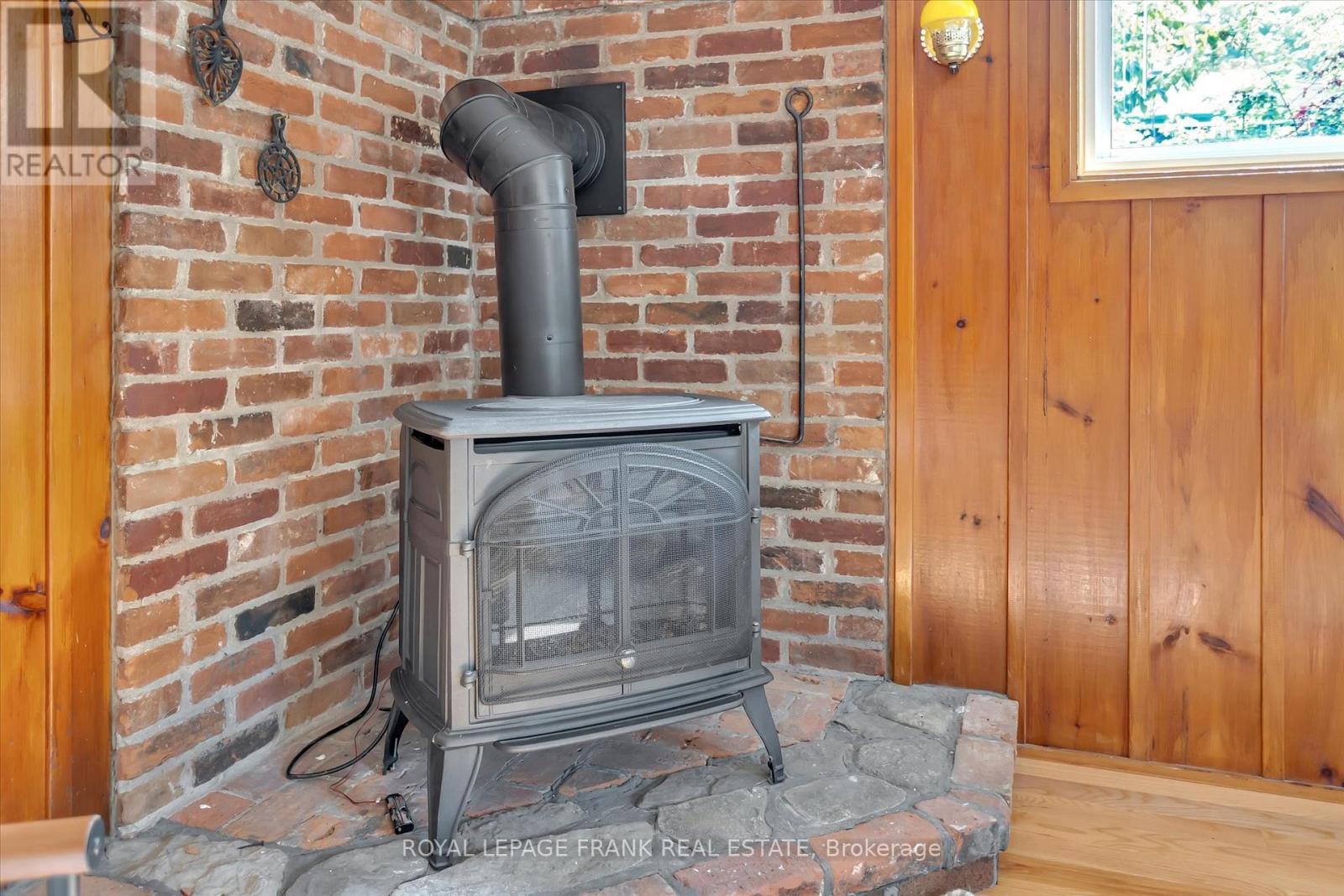 












976 GLEBEMOUNT CRESCENT

,
Peterborough North (Central),




Ontario
K9H6L9

