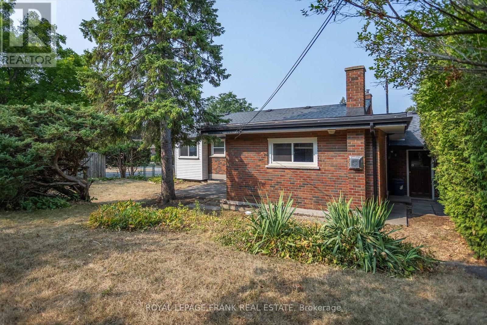 












976 GLEBEMOUNT CRESCENT

,
Peterborough North (Central),




Ontario
K9H6L9

