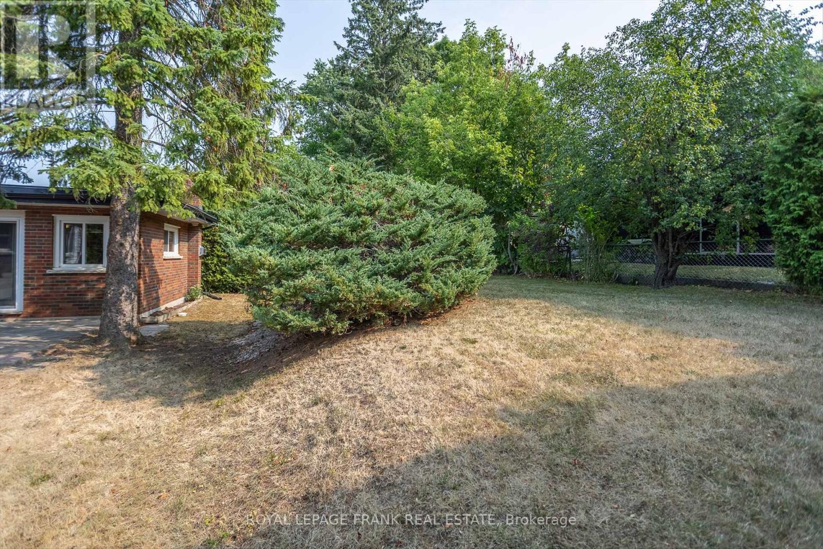 












976 GLEBEMOUNT CRESCENT

,
Peterborough North (Central),




Ontario
K9H6L9

