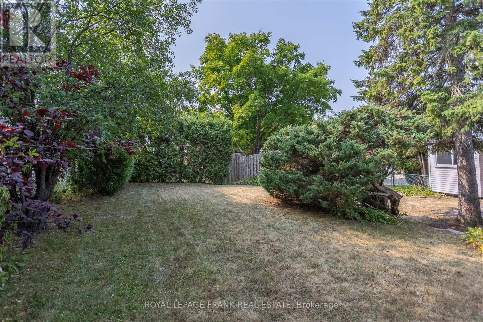 












976 GLEBEMOUNT CRESCENT

,
Peterborough North (Central),




Ontario
K9H6L9

