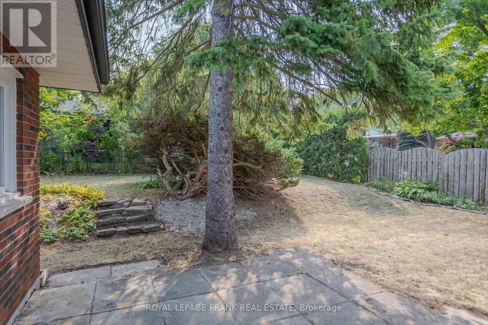 












976 GLEBEMOUNT CRESCENT

,
Peterborough North (Central),




Ontario
K9H6L9

