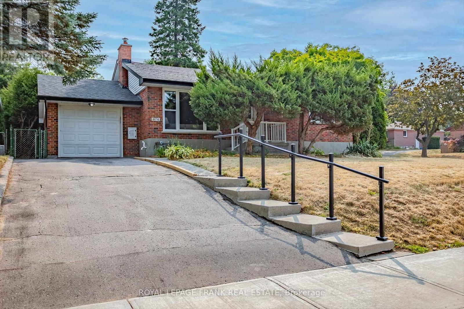 












976 GLEBEMOUNT CRESCENT

,
Peterborough North (Central),




Ontario
K9H6L9

