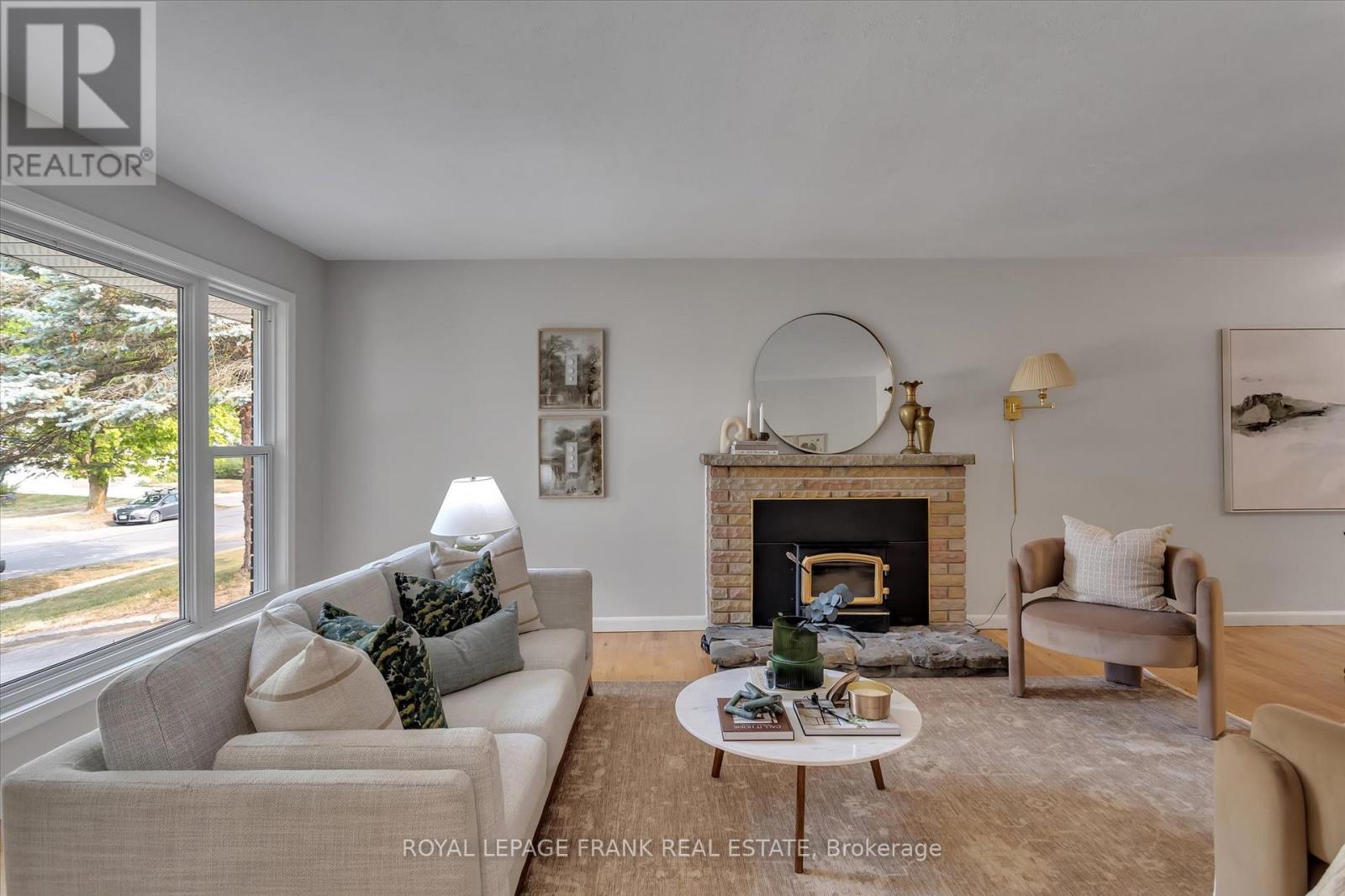 












976 GLEBEMOUNT CRESCENT

,
Peterborough North (Central),




Ontario
K9H6L9

