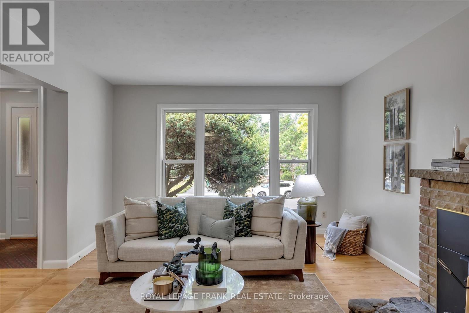 












976 GLEBEMOUNT CRESCENT

,
Peterborough North (Central),




Ontario
K9H6L9

