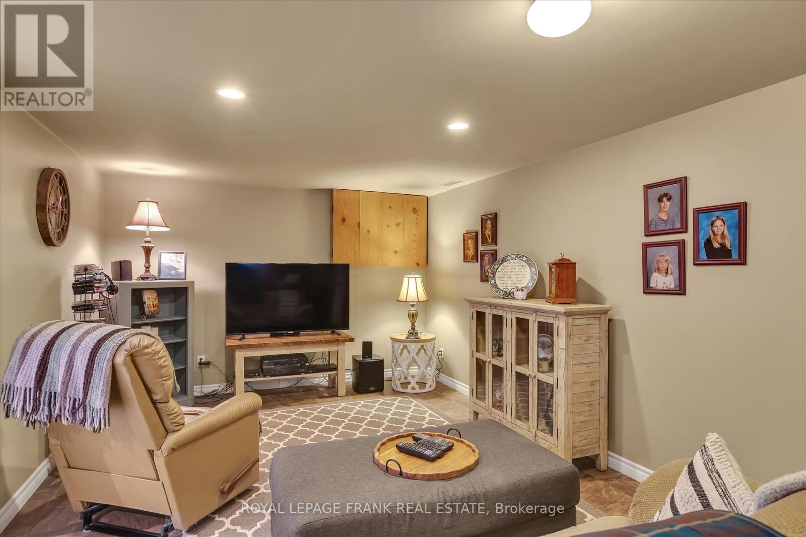 












419 SOUTH BEACH ROAD

,
Douro-Dummer,




Ontario
K0L2H0

