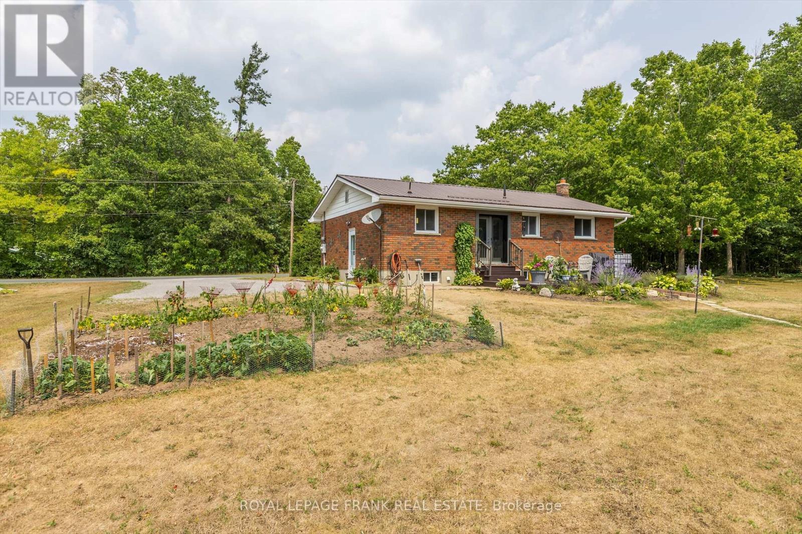 












419 SOUTH BEACH ROAD

,
Douro-Dummer,




Ontario
K0L2H0

