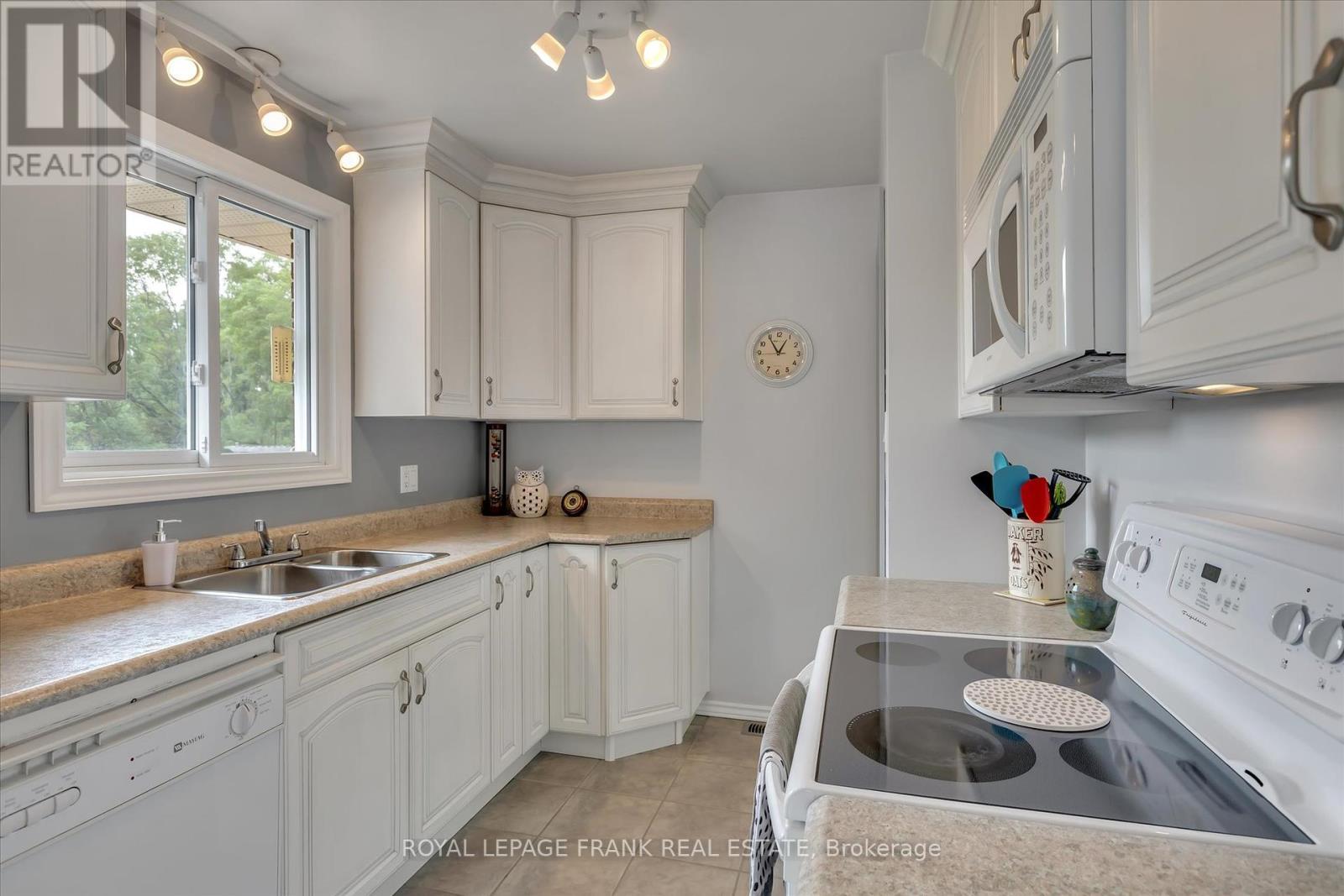 












419 SOUTH BEACH ROAD

,
Douro-Dummer,




Ontario
K0L2H0

