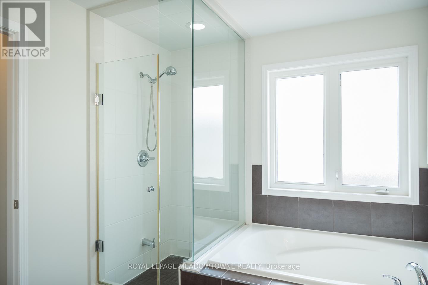 












501 TYRONE CRESCENT

,
Milton,




Ontario
L9T8J5

