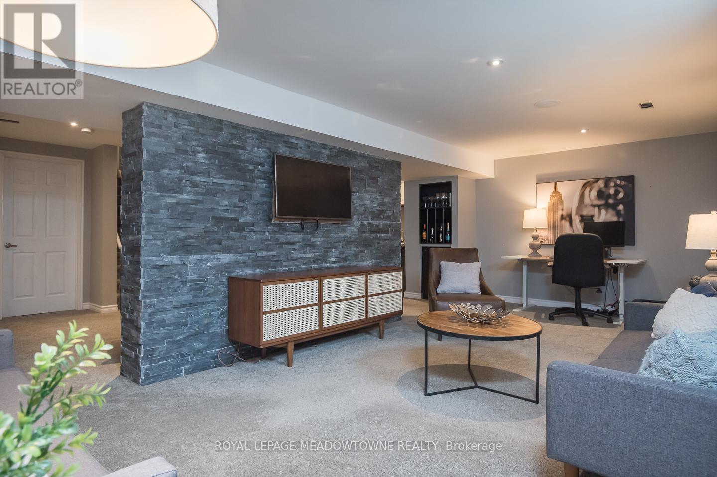 












501 TYRONE CRESCENT

,
Milton,




Ontario
L9T8J5

