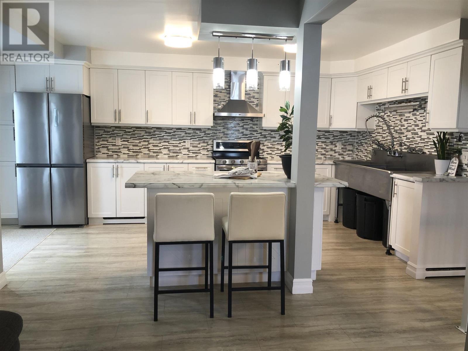 












144 Hillside DR S

,
Elliot Lake,




Ontario
P5A1N1

