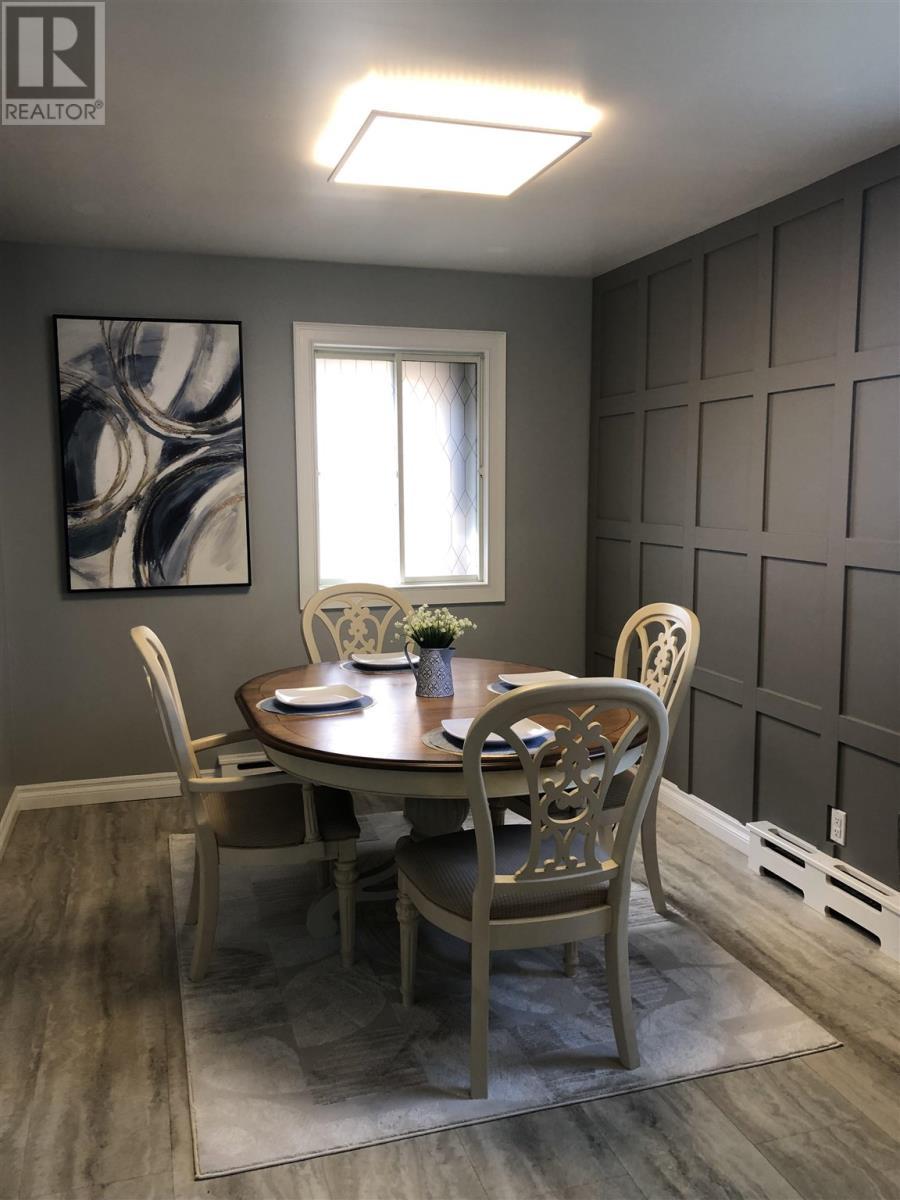 












144 Hillside DR S

,
Elliot Lake,




Ontario
P5A1N1

