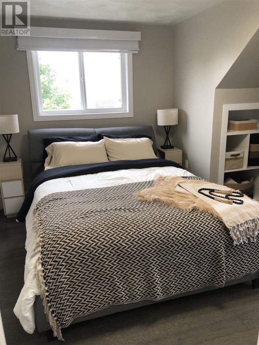 












144 Hillside DR S

,
Elliot Lake,




Ontario
P5A1N1

