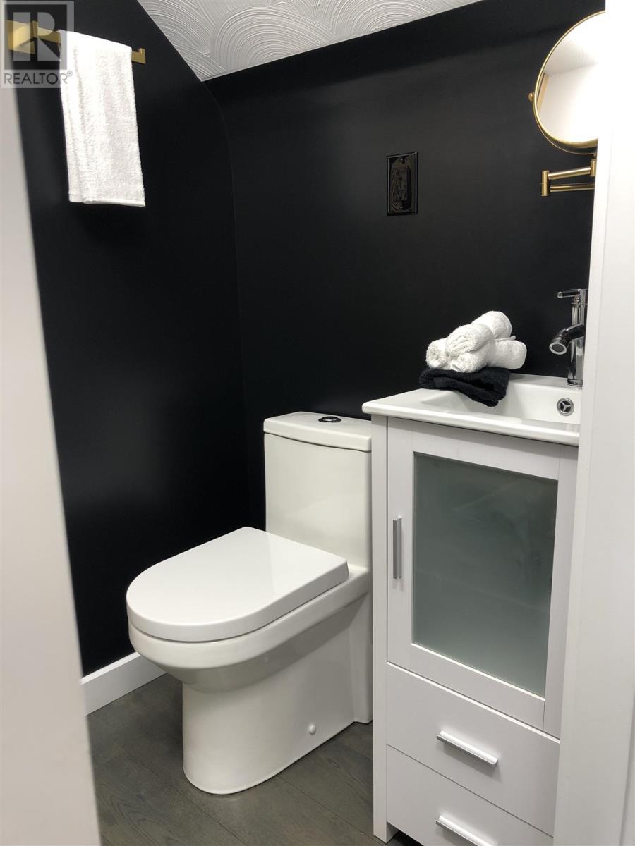 












144 Hillside DR S

,
Elliot Lake,




Ontario
P5A1N1

