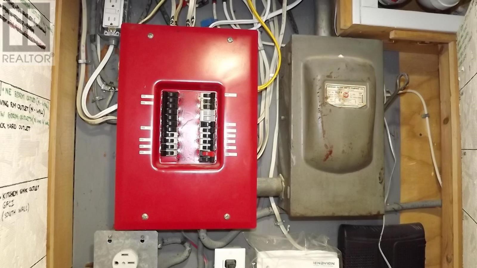 












144 Hillside DR S

,
Elliot Lake,




Ontario
P5A1N1

