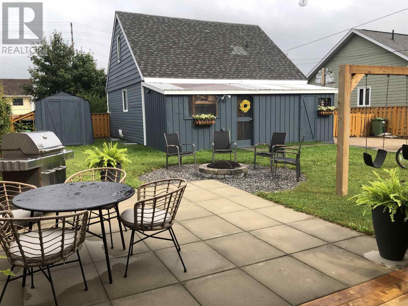 












144 Hillside DR S

,
Elliot Lake,




Ontario
P5A1N1

