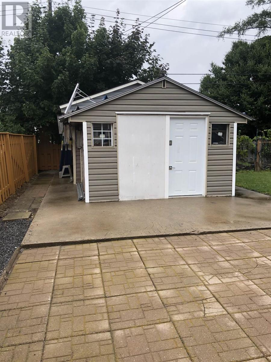 












144 Hillside DR S

,
Elliot Lake,




Ontario
P5A1N1

