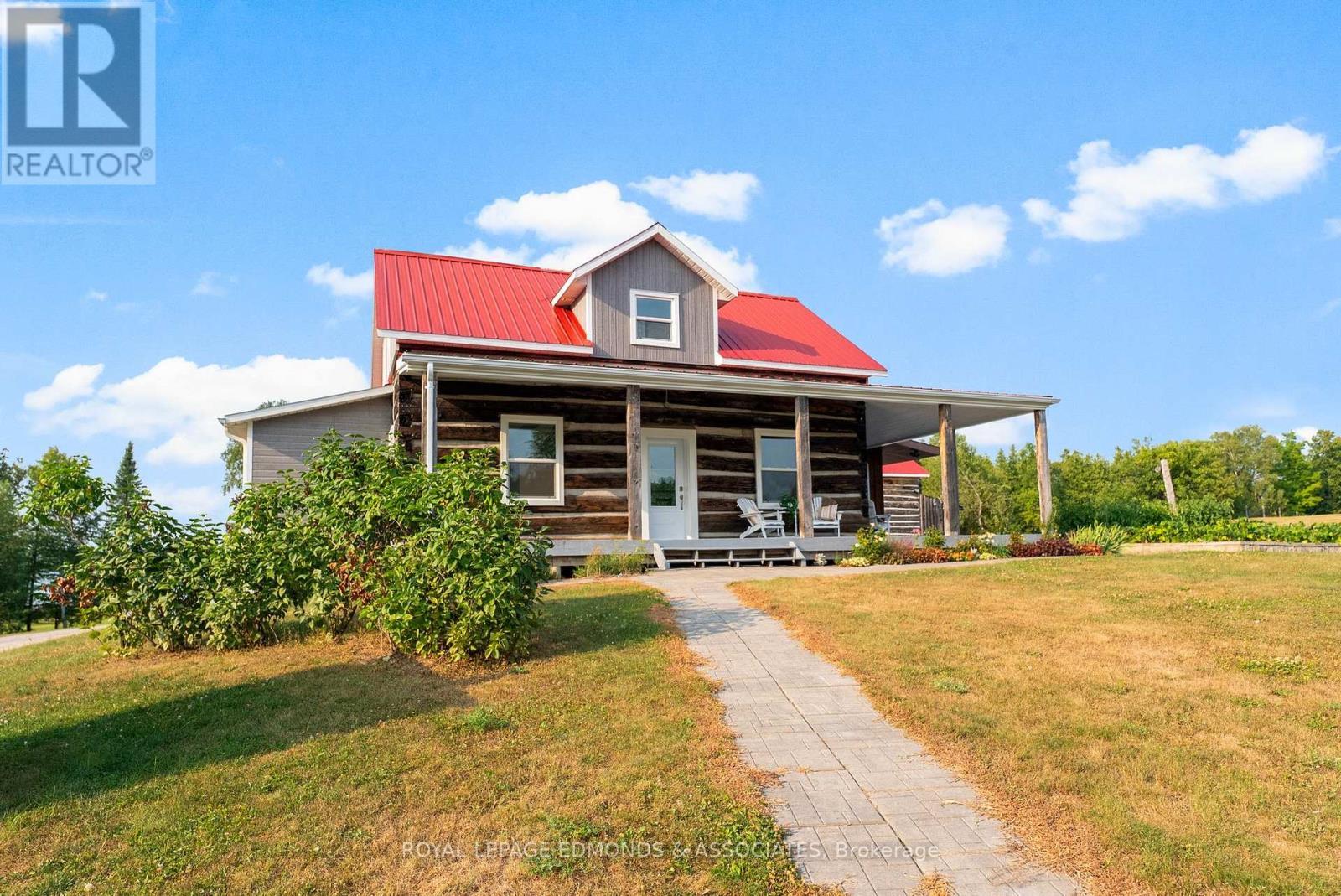 












172 MINK LAKE ROAD

,
North Algona Wilberforce,




Ontario
K0J1T0


