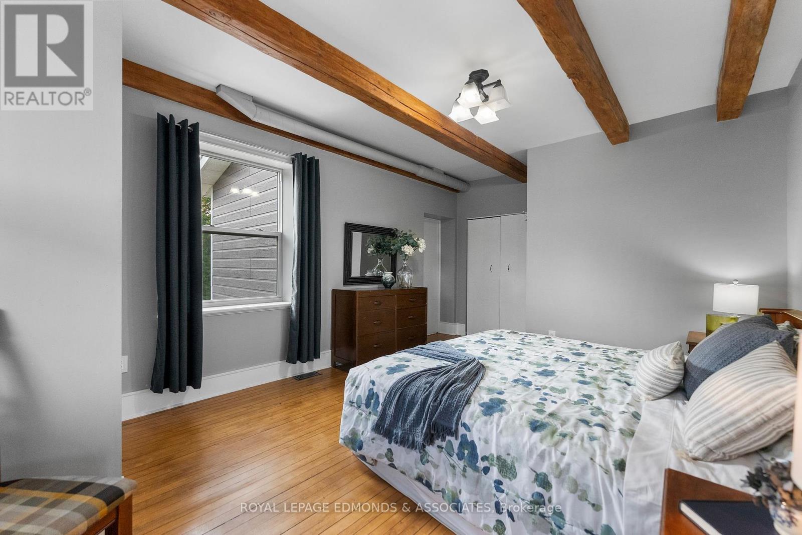 












172 MINK LAKE ROAD

,
North Algona Wilberforce,




Ontario
K0J1T0

