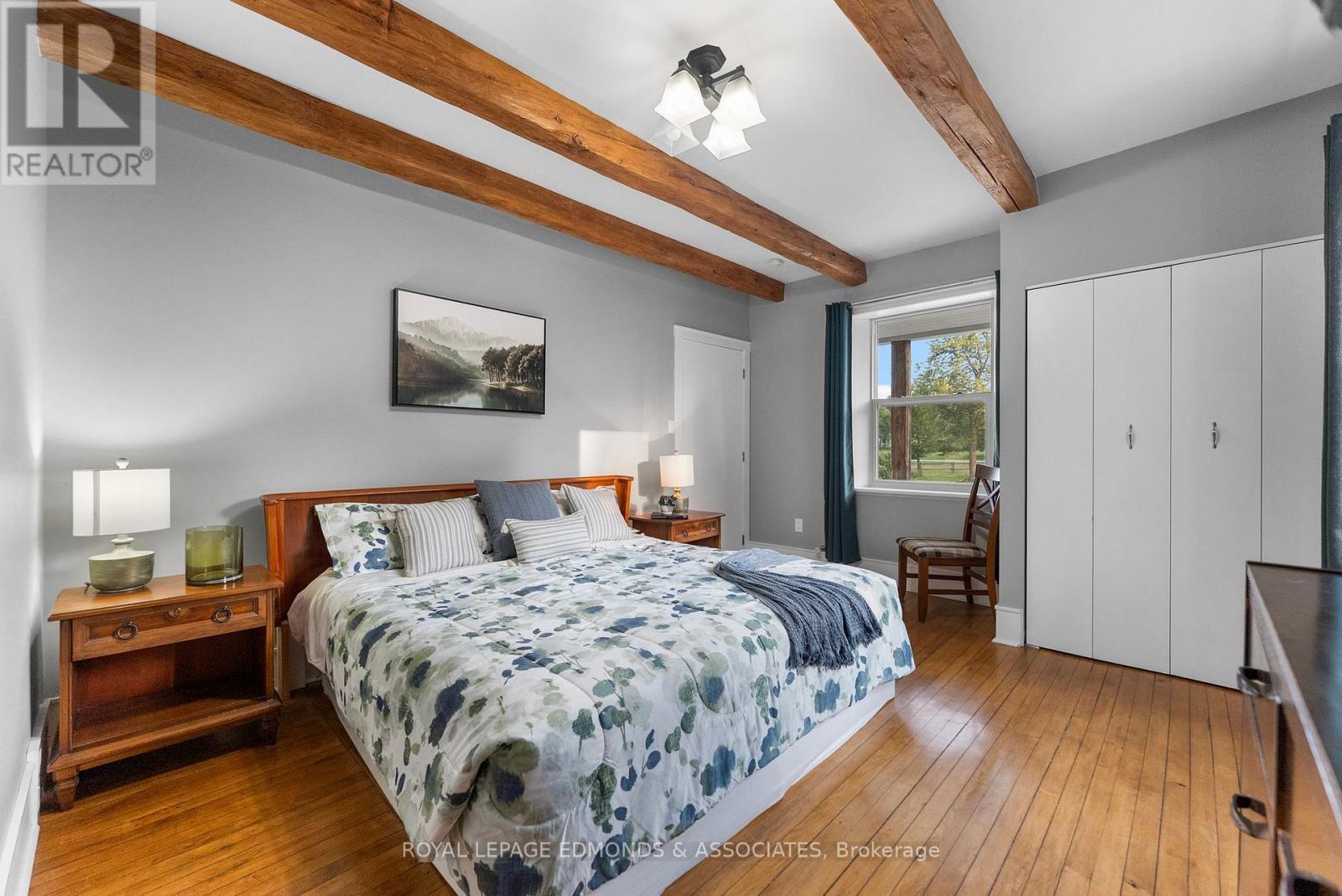












172 MINK LAKE ROAD

,
North Algona Wilberforce,




Ontario
K0J1T0

