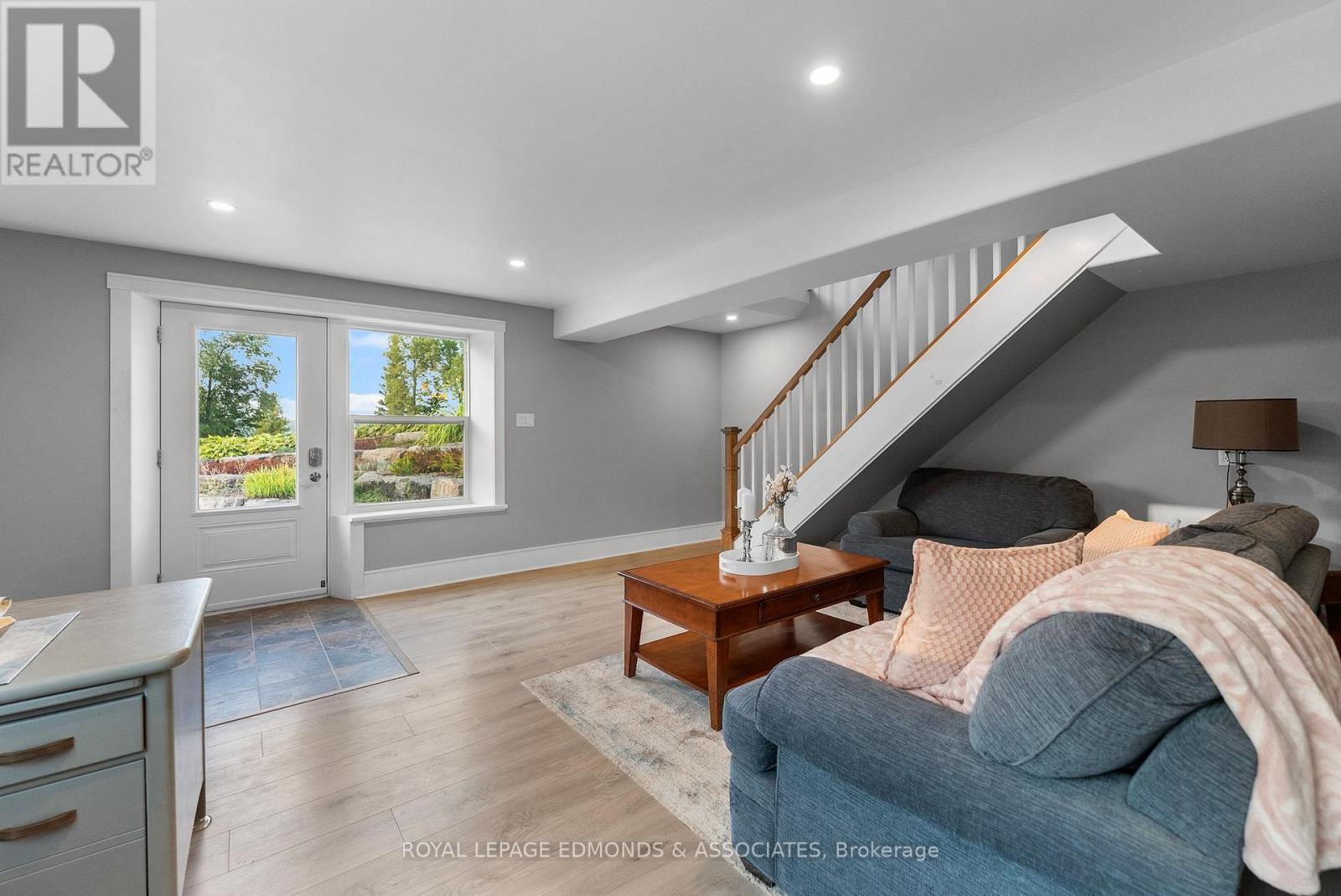 












172 MINK LAKE ROAD

,
North Algona Wilberforce,




Ontario
K0J1T0

