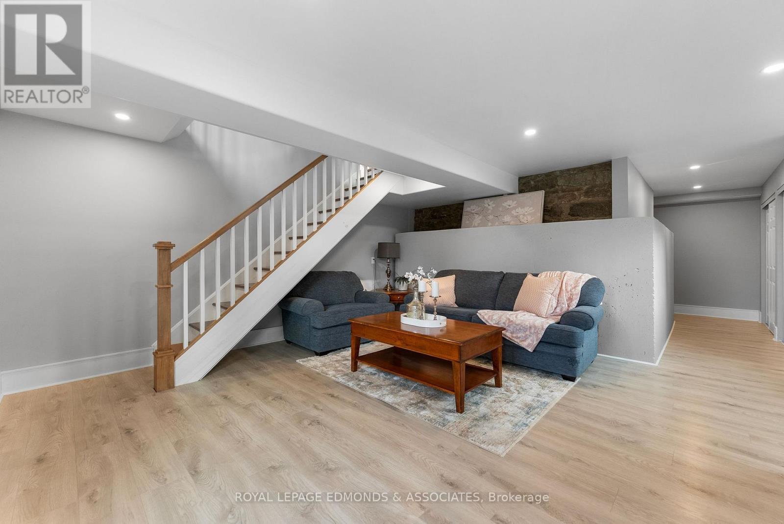 












172 MINK LAKE ROAD

,
North Algona Wilberforce,




Ontario
K0J1T0

