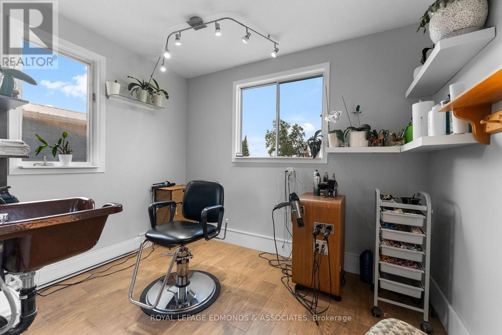 












172 MINK LAKE ROAD

,
North Algona Wilberforce,




Ontario
K0J1T0

