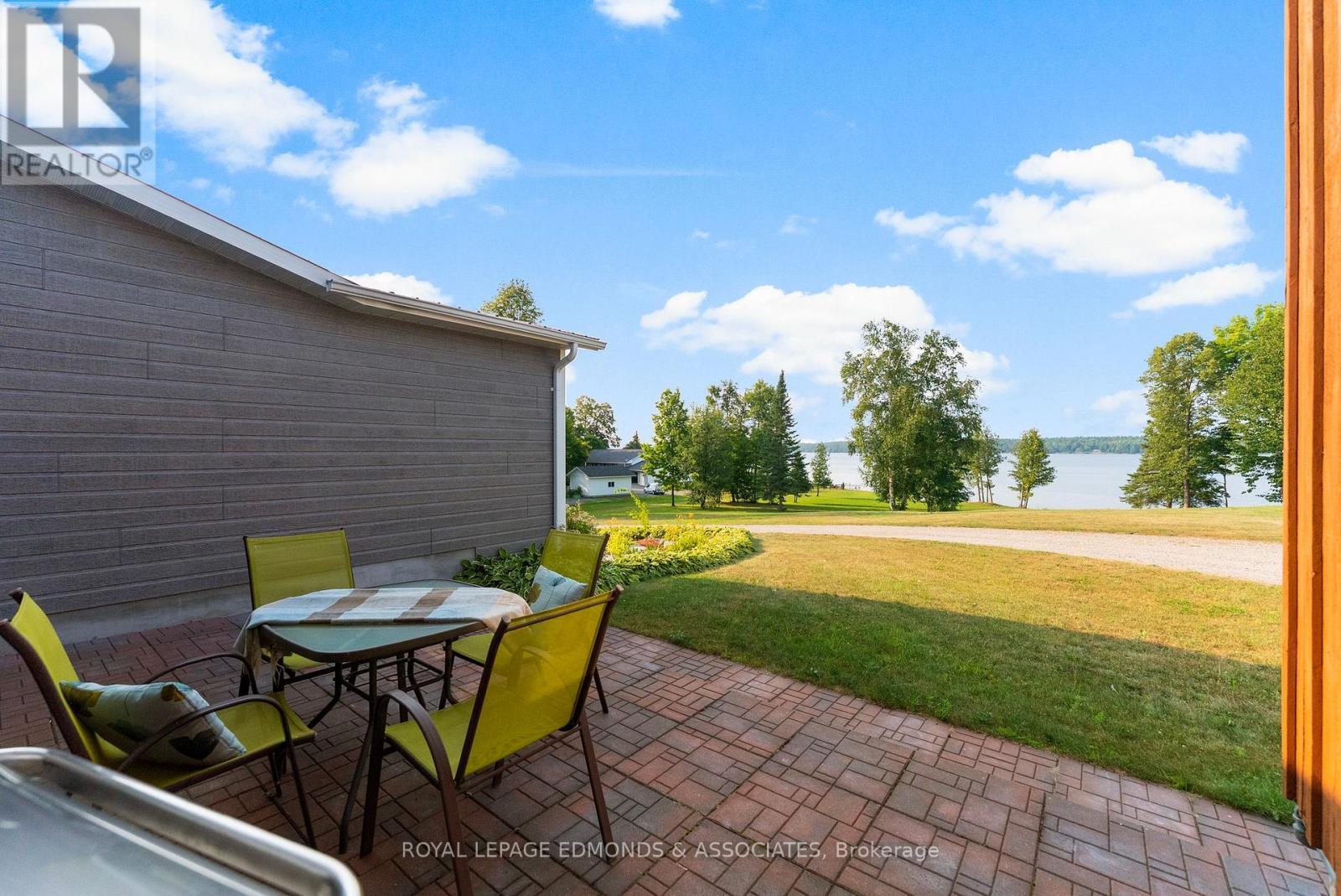 












172 MINK LAKE ROAD

,
North Algona Wilberforce,




Ontario
K0J1T0

