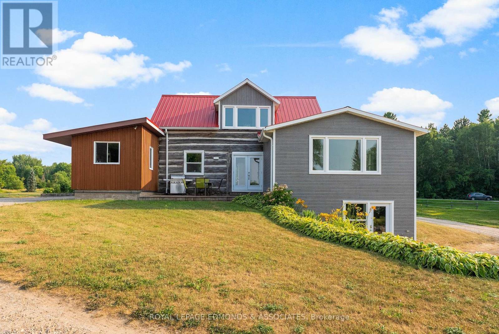 












172 MINK LAKE ROAD

,
North Algona Wilberforce,




Ontario
K0J1T0

