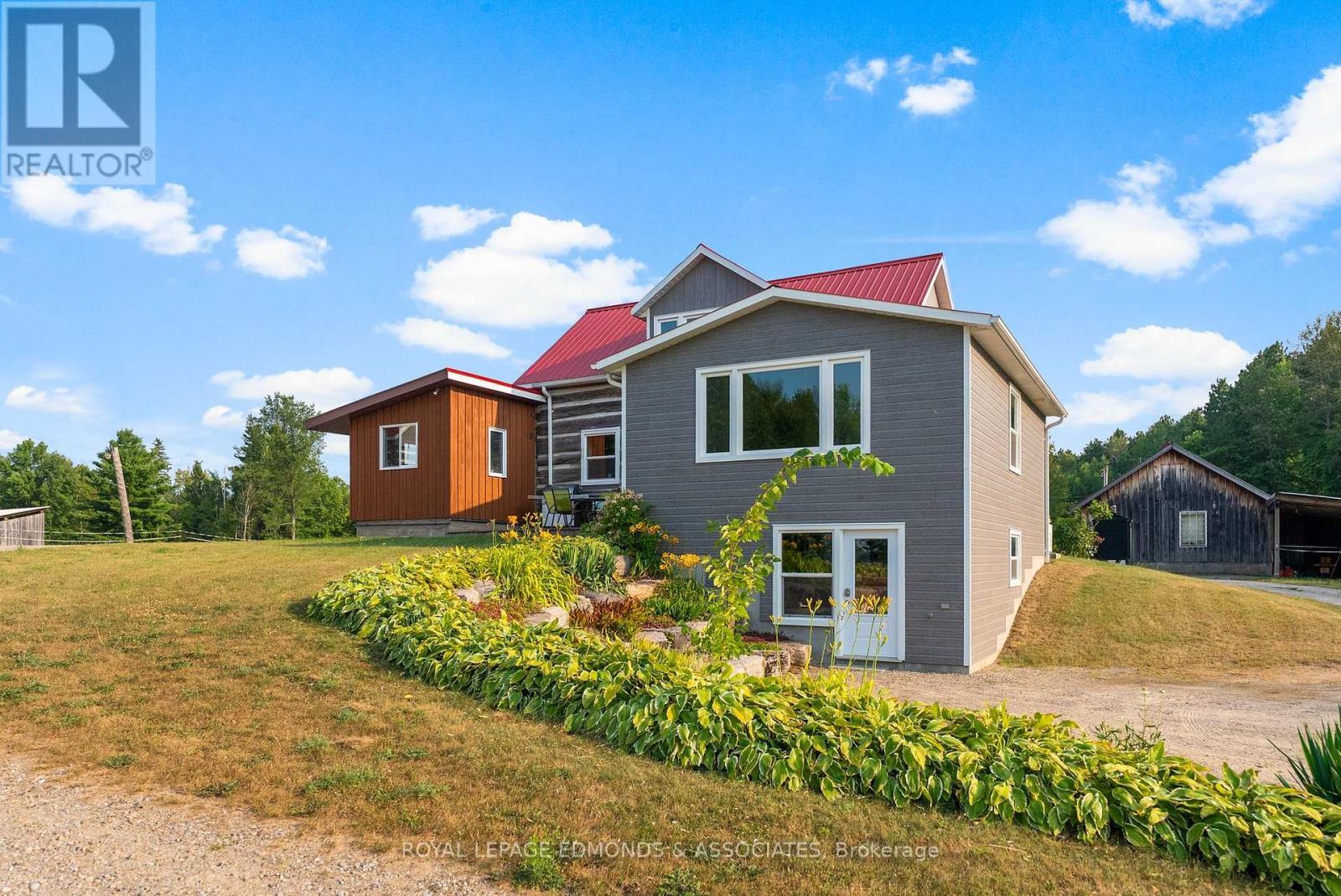 












172 MINK LAKE ROAD

,
North Algona Wilberforce,




Ontario
K0J1T0

