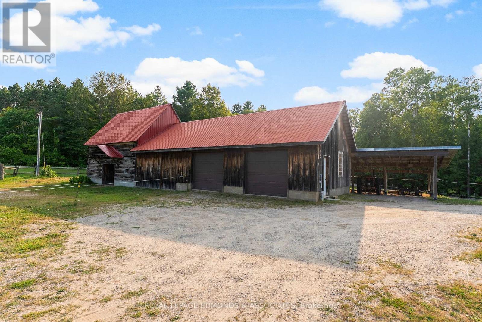 












172 MINK LAKE ROAD

,
North Algona Wilberforce,




Ontario
K0J1T0

