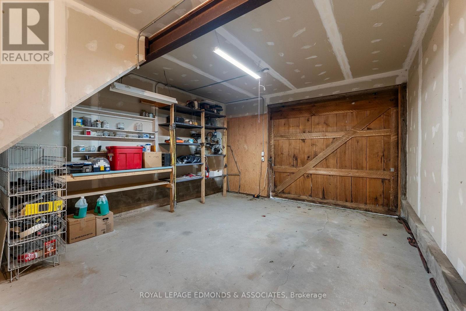 












172 MINK LAKE ROAD

,
North Algona Wilberforce,




Ontario
K0J1T0


