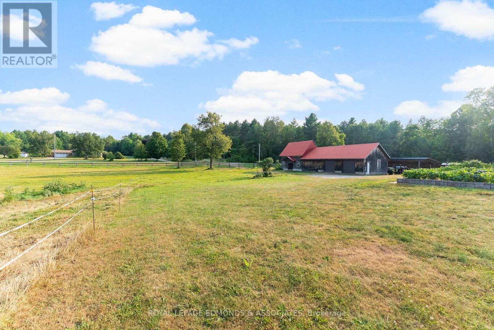 












172 MINK LAKE ROAD

,
North Algona Wilberforce,




Ontario
K0J1T0

