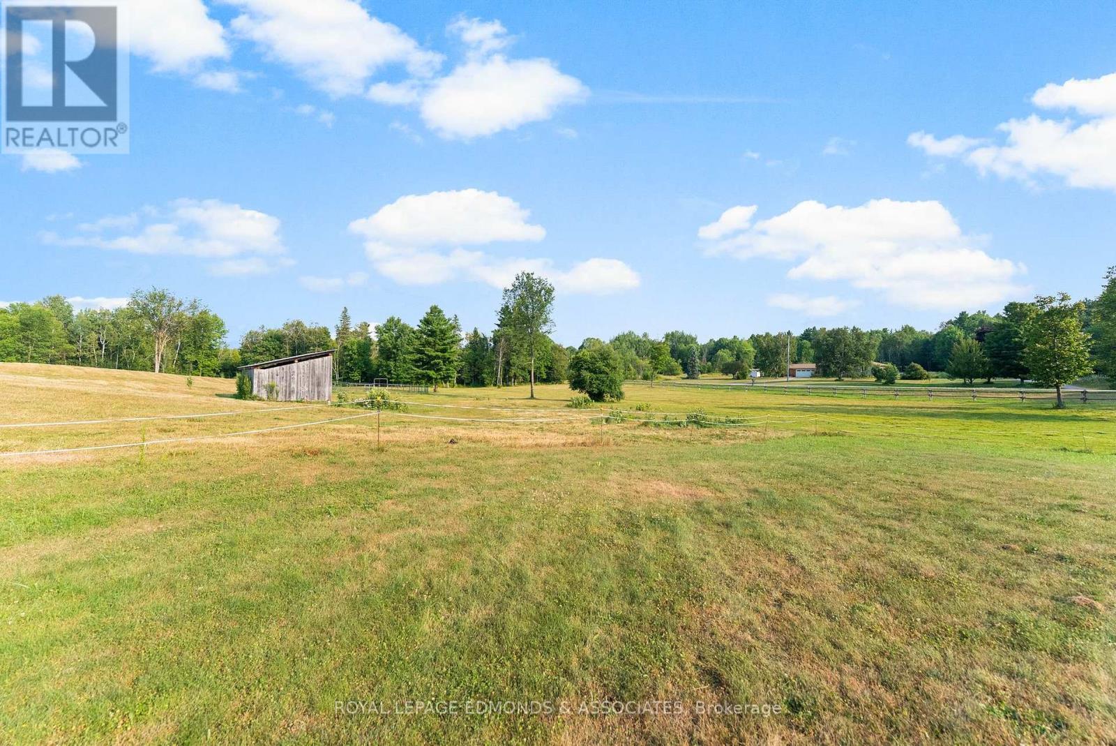 












172 MINK LAKE ROAD

,
North Algona Wilberforce,




Ontario
K0J1T0

