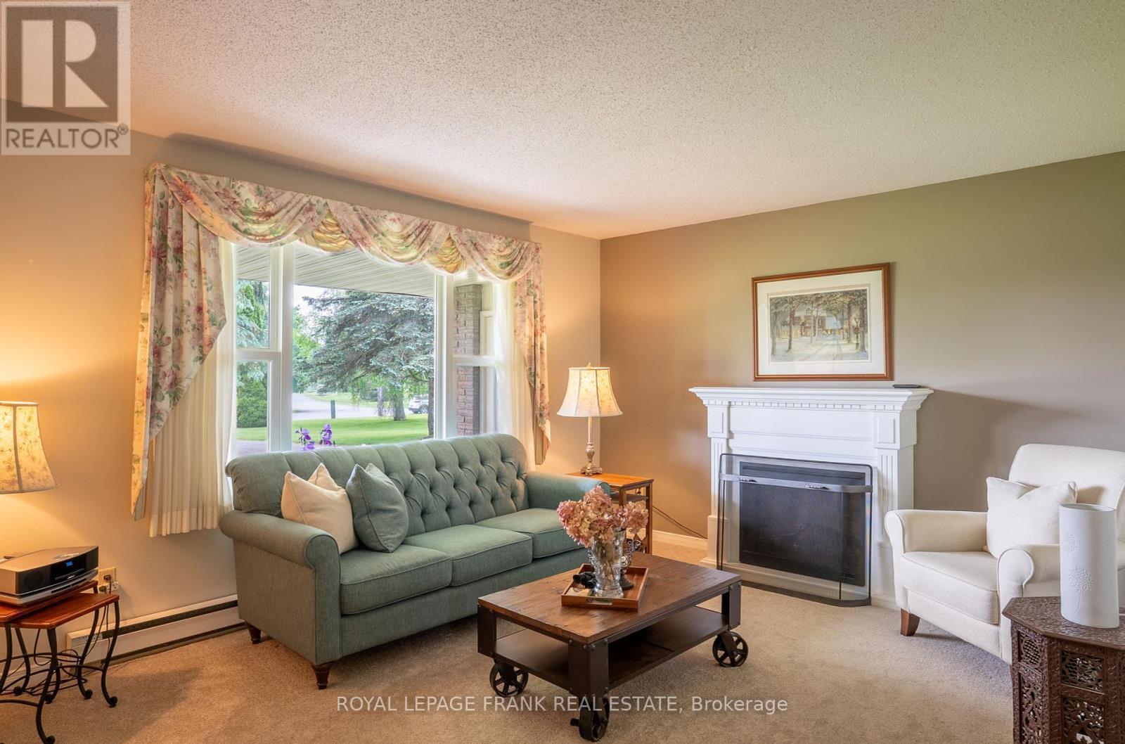 












383 OLD SURREY LANE

,
Kawartha Lakes (Bobcaygeon),




Ontario
K0M1A0

