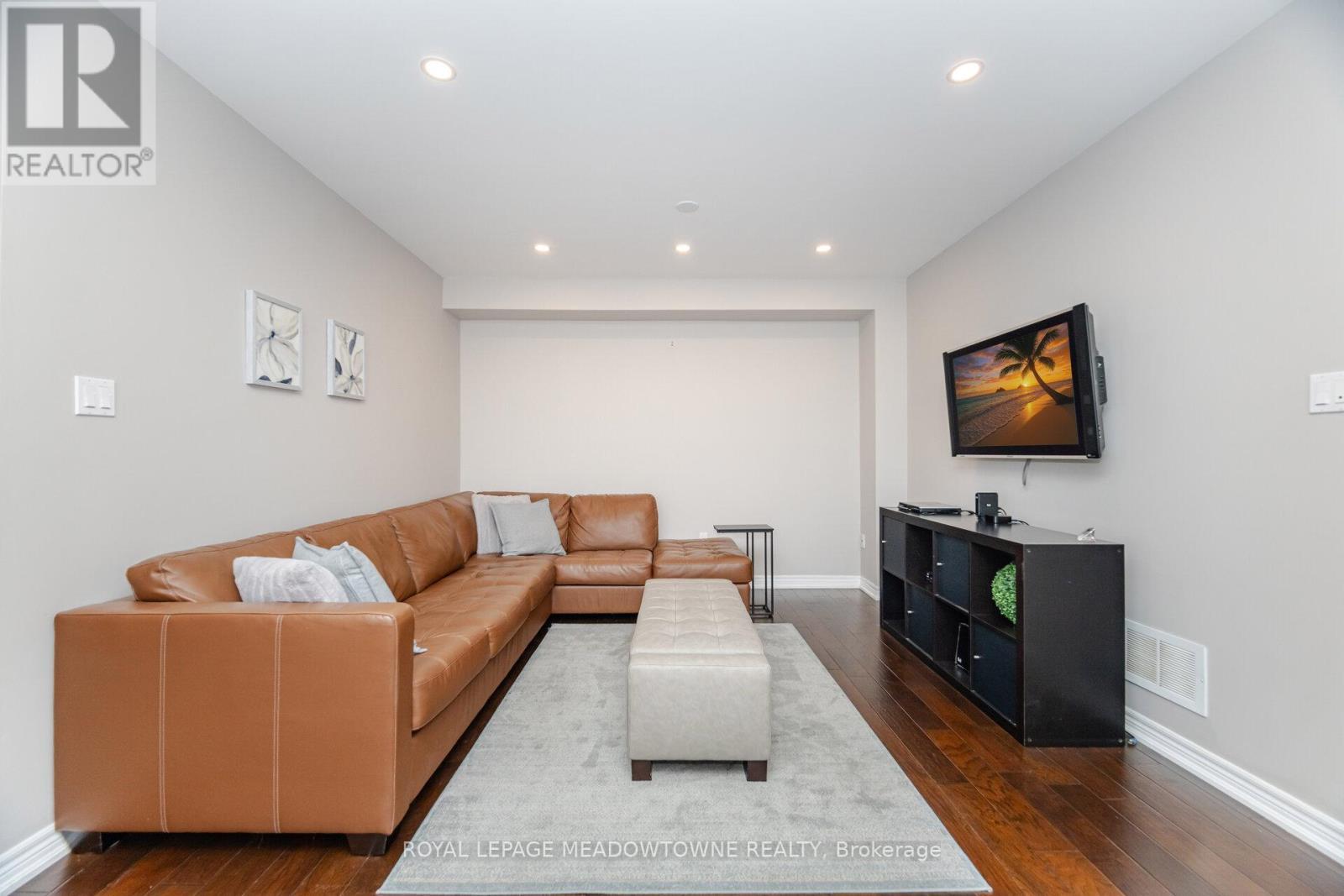 












345 BUSSEL CRESCENT

,
Milton,




Ontario
L9T0W5

