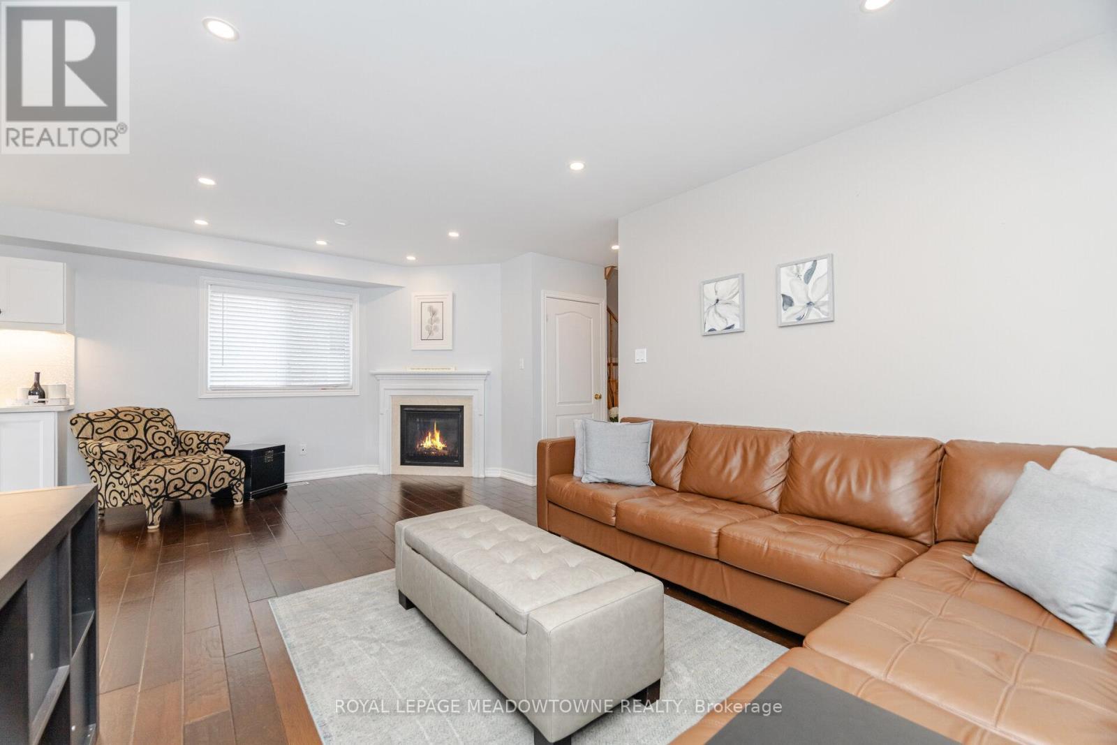 












345 BUSSEL CRESCENT

,
Milton,




Ontario
L9T0W5

