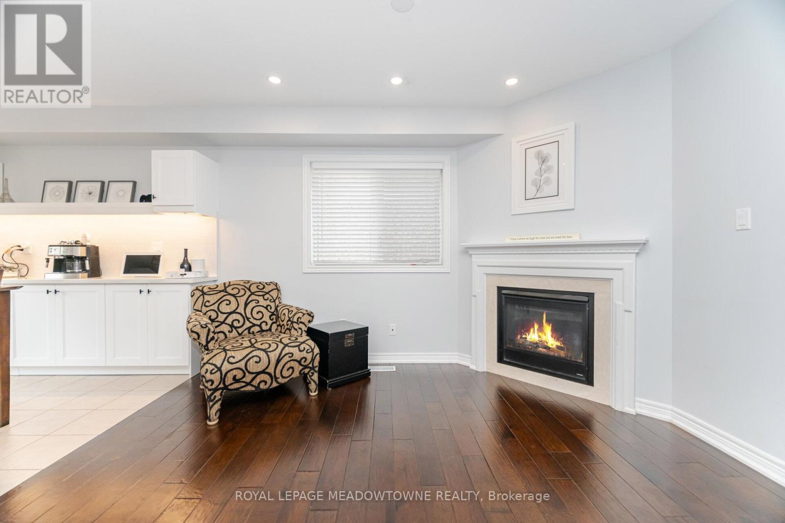 












345 BUSSEL CRESCENT

,
Milton,




Ontario
L9T0W5

