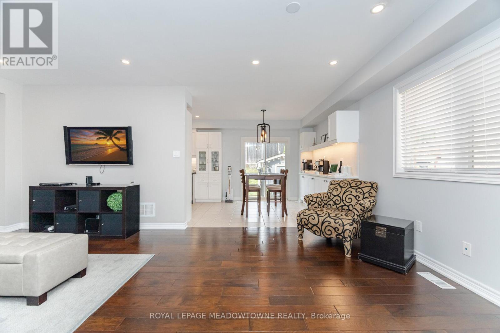 












345 BUSSEL CRESCENT

,
Milton,




Ontario
L9T0W5

