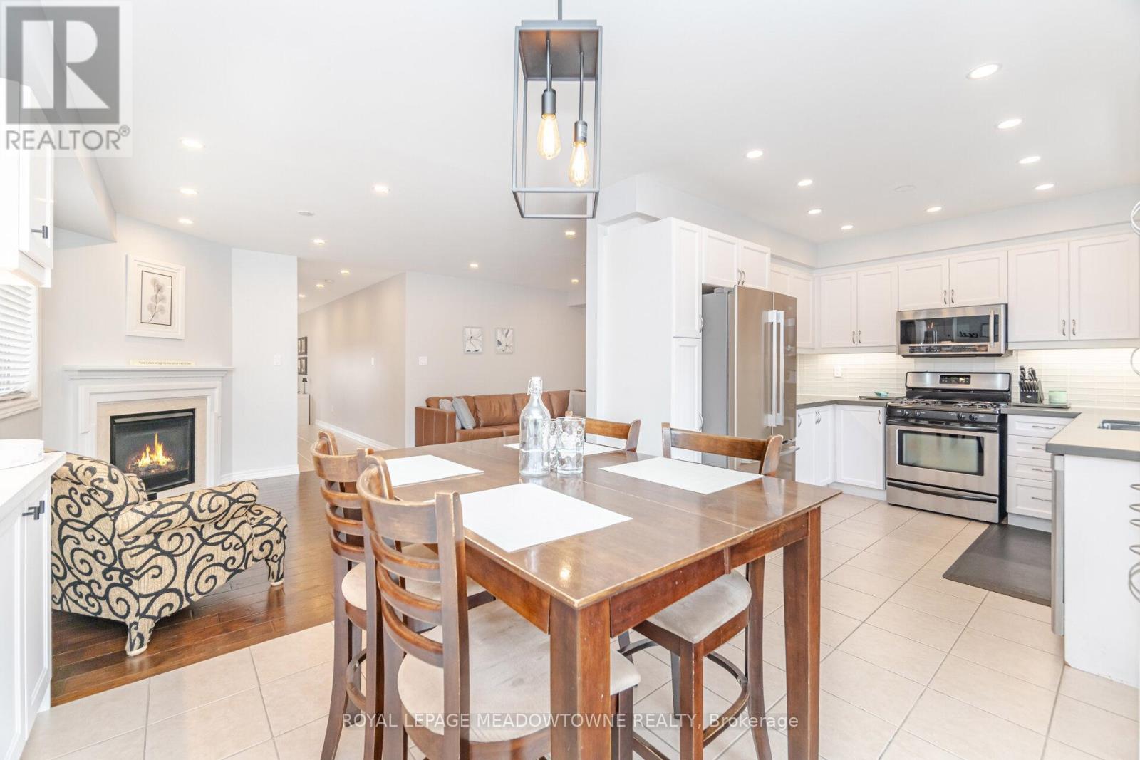 












345 BUSSEL CRESCENT

,
Milton,




Ontario
L9T0W5

