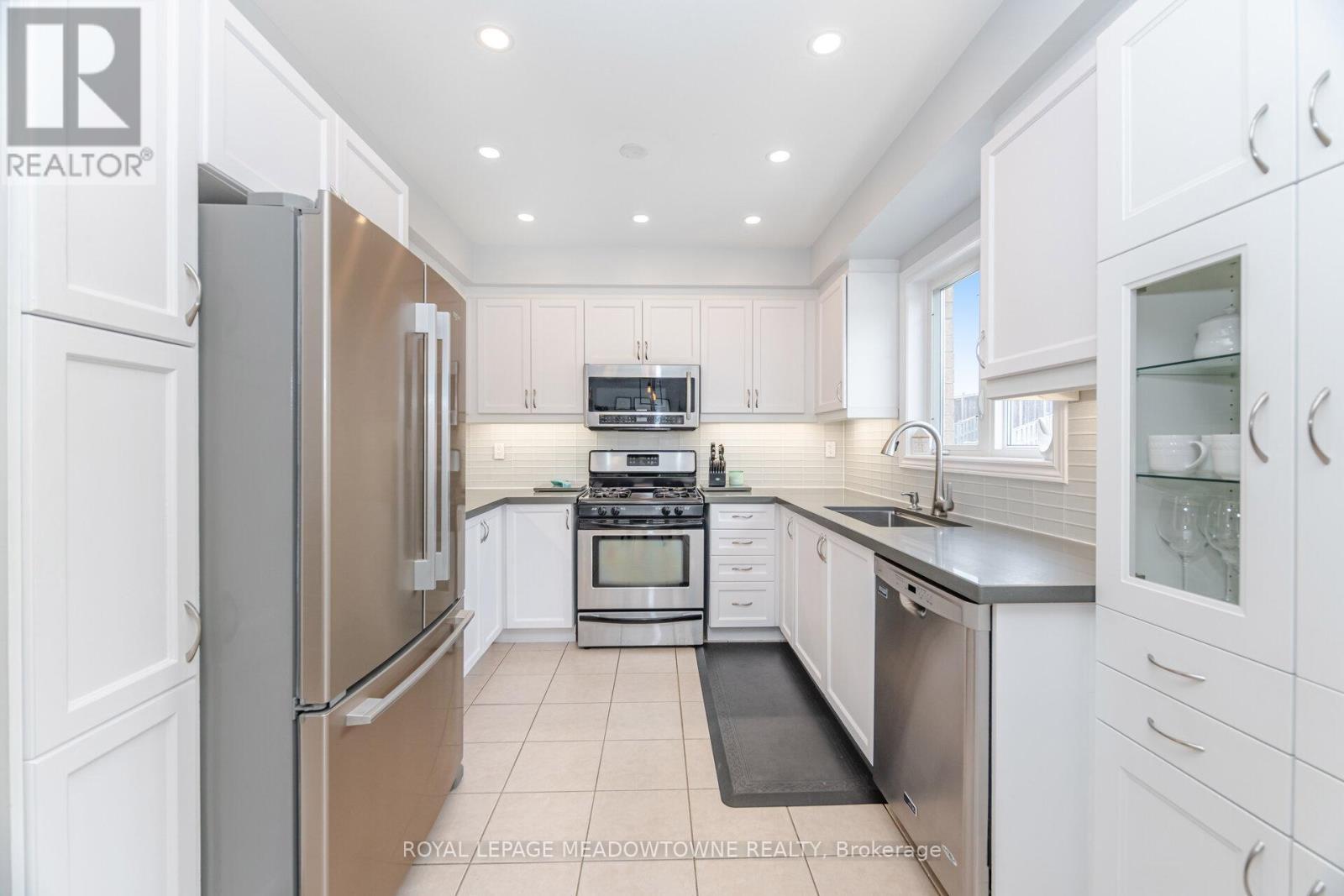 












345 BUSSEL CRESCENT

,
Milton,




Ontario
L9T0W5

