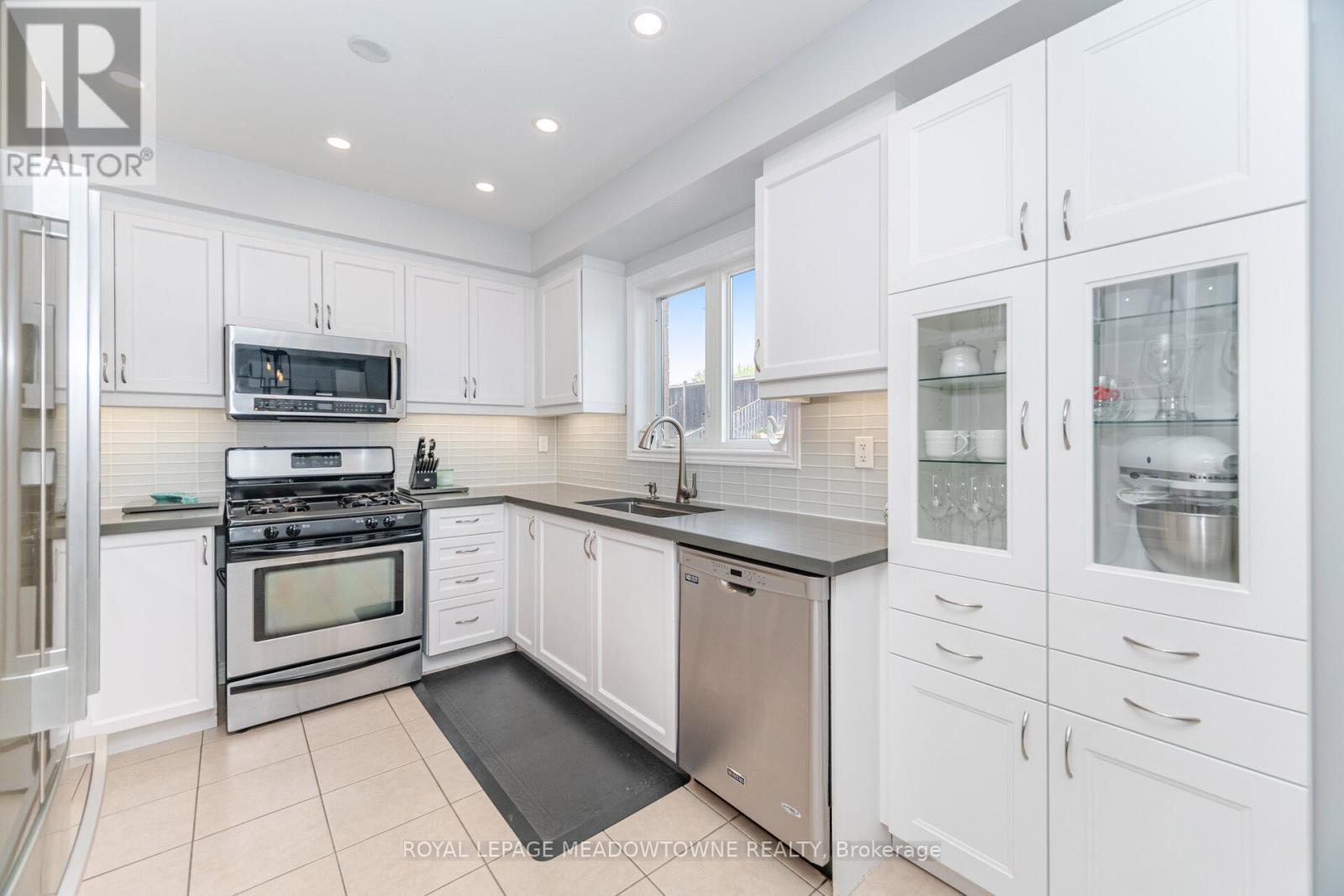 












345 BUSSEL CRESCENT

,
Milton,




Ontario
L9T0W5

