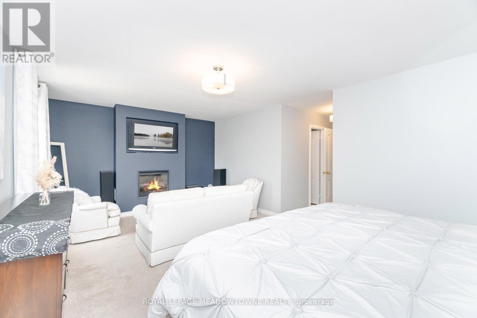 












345 BUSSEL CRESCENT

,
Milton,




Ontario
L9T0W5

