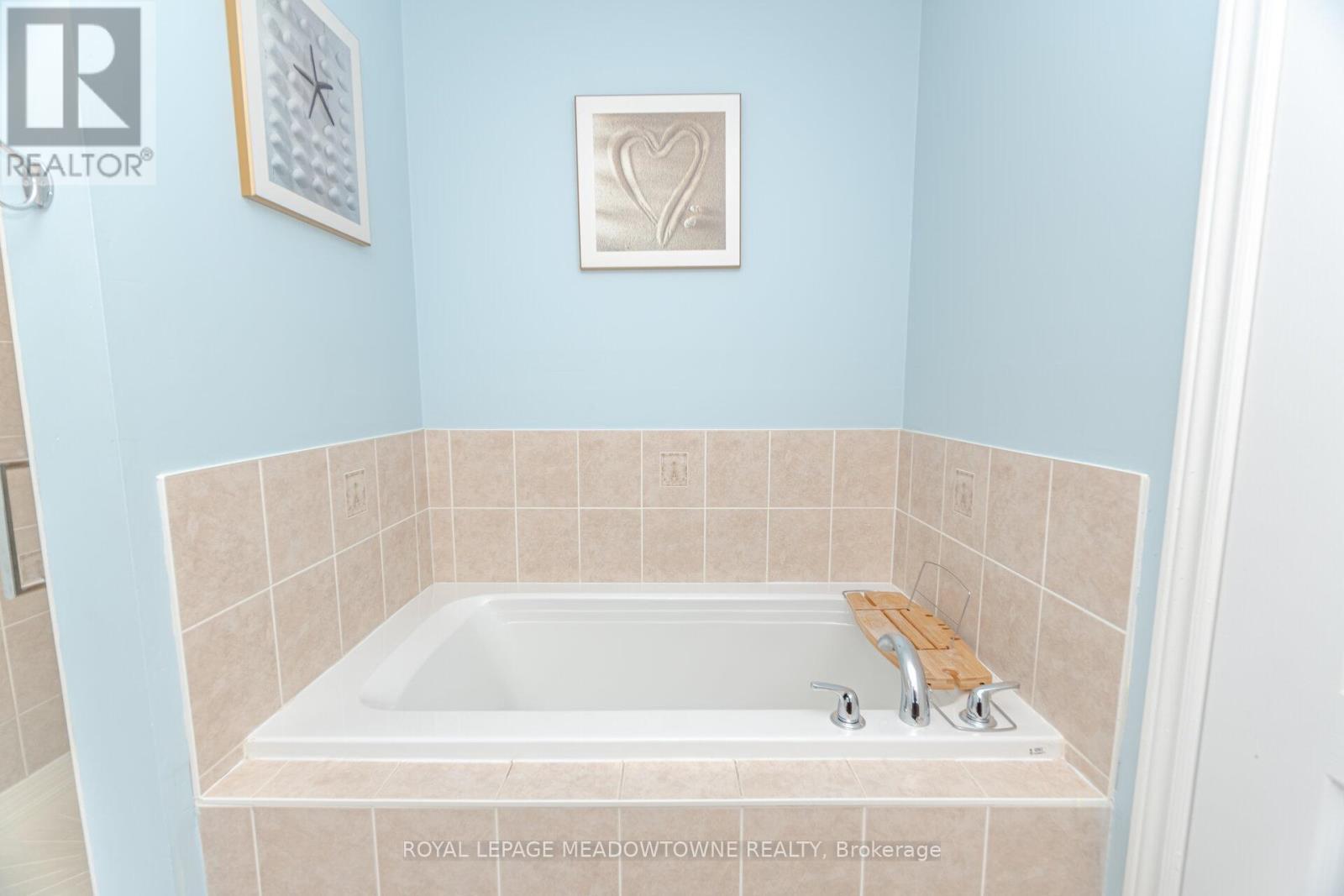 












345 BUSSEL CRESCENT

,
Milton,




Ontario
L9T0W5

